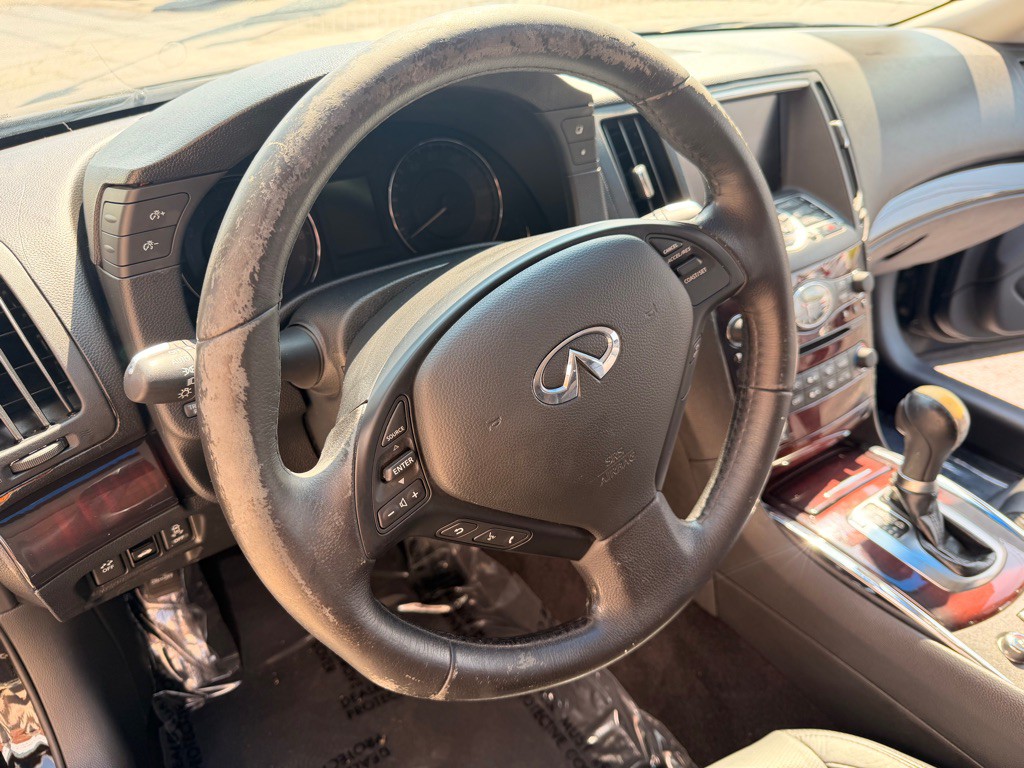 2011 INFINITI G37 Image 8