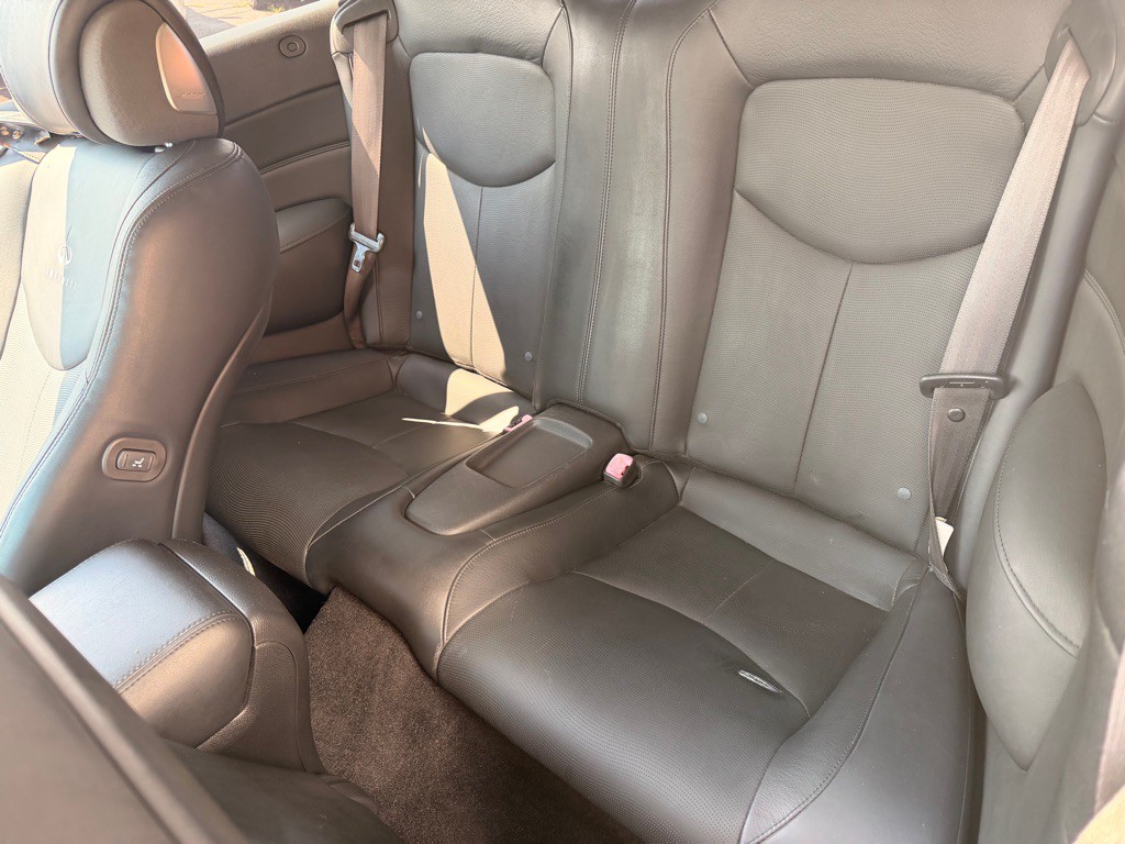 2011 INFINITI G37 Image 11