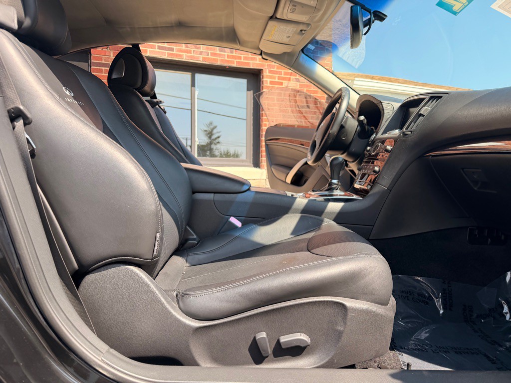 2011 INFINITI G37 Image 13