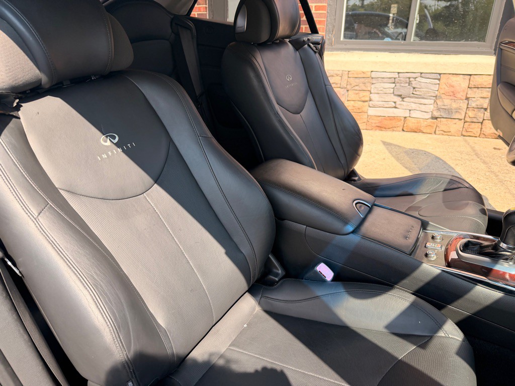 2011 INFINITI G37 Image 14