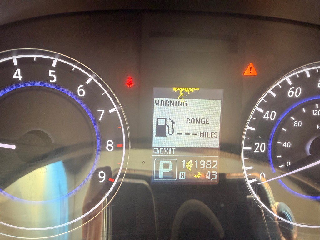 2011 INFINITI G37 Image 16
