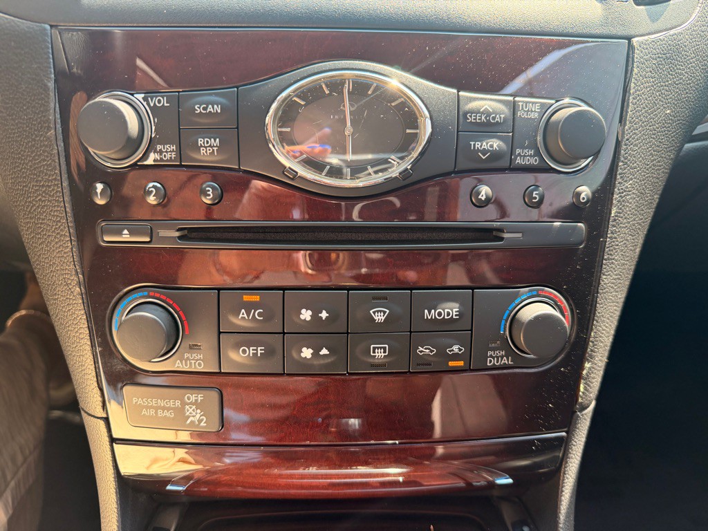 2011 INFINITI G37 Image 22