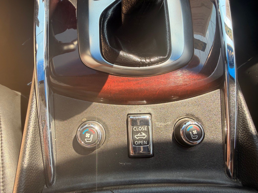 2011 INFINITI G37 Image 23