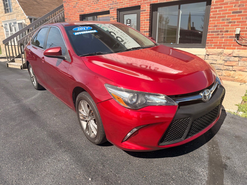 2017 Toyota Camry Image 2