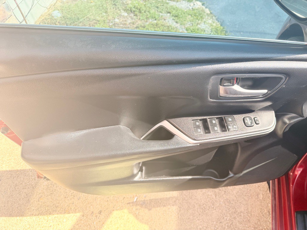 2017 Toyota Camry Image 11