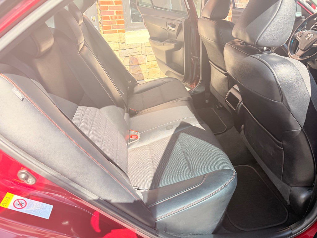 2017 Toyota Camry Image 15