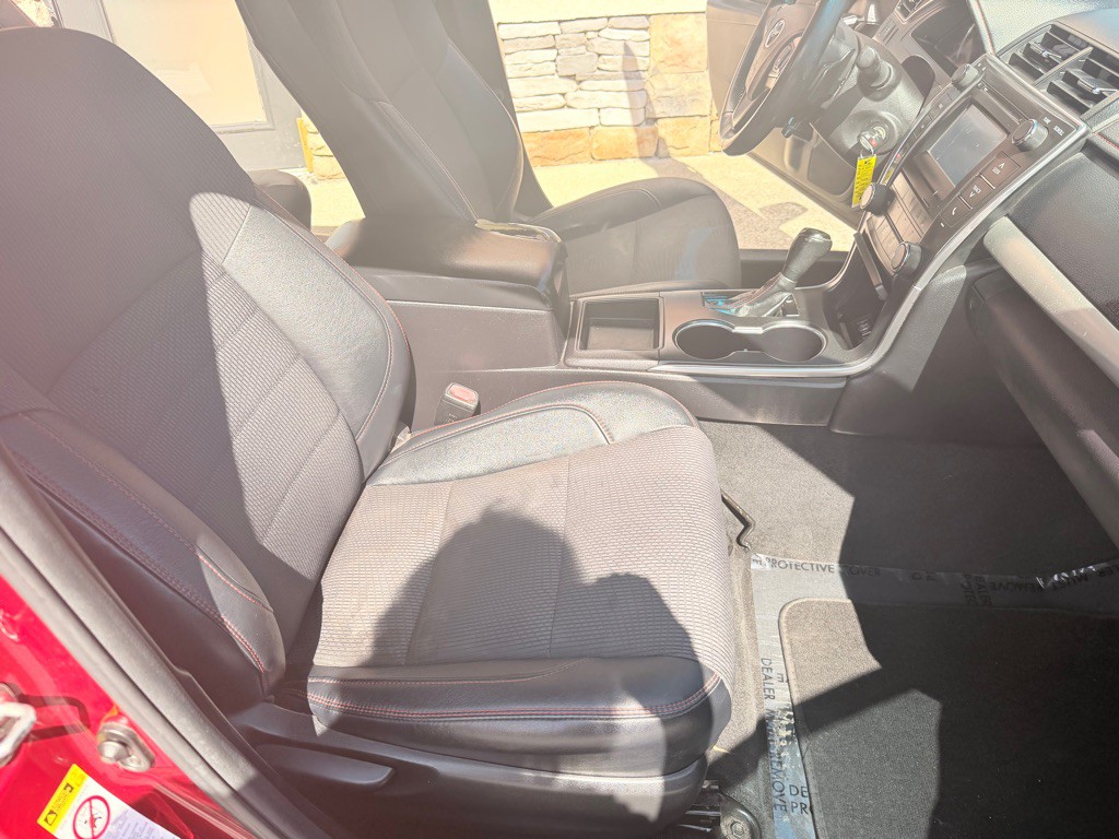 2017 Toyota Camry Image 17