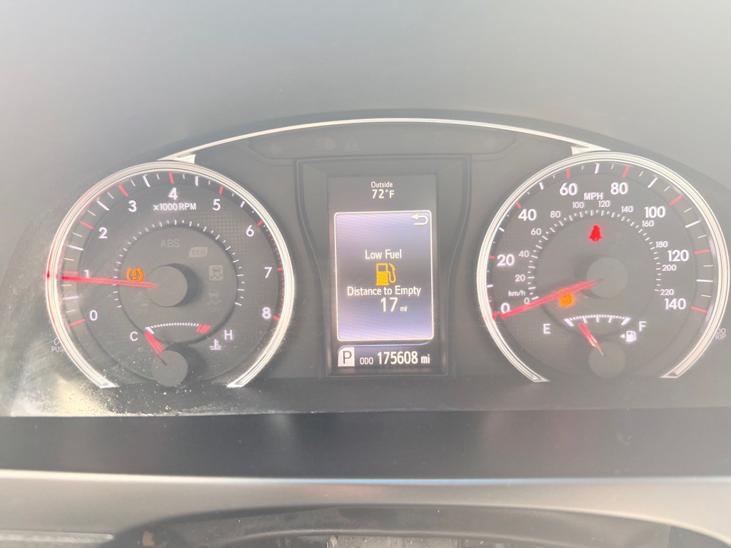 2017 Toyota Camry Image 20
