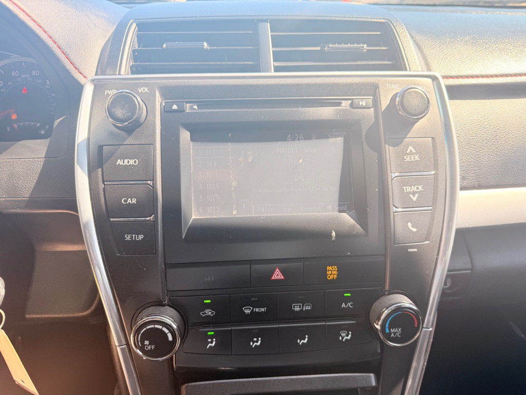 2017 Toyota Camry Image 21