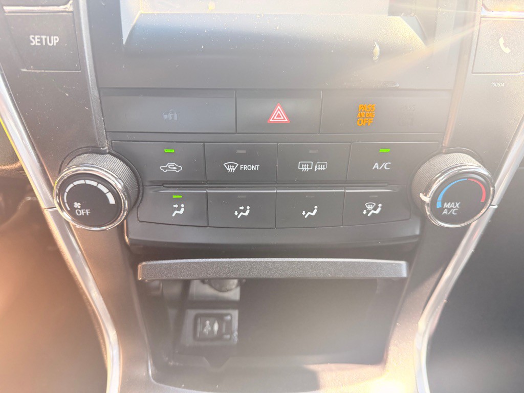 2017 Toyota Camry Image 23