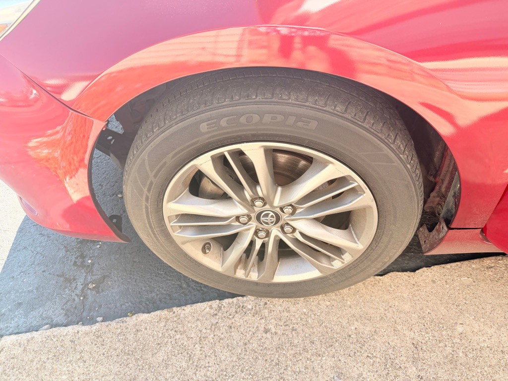 2017 Toyota Camry Image 25