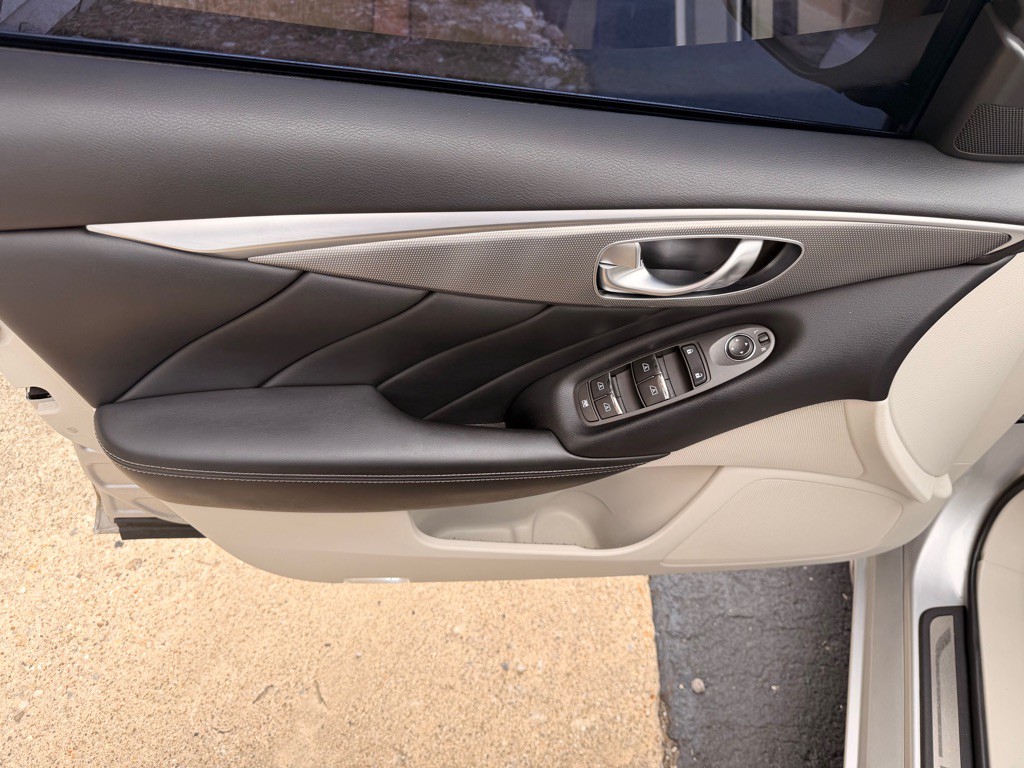 2015 INFINITI Q50 Image 11