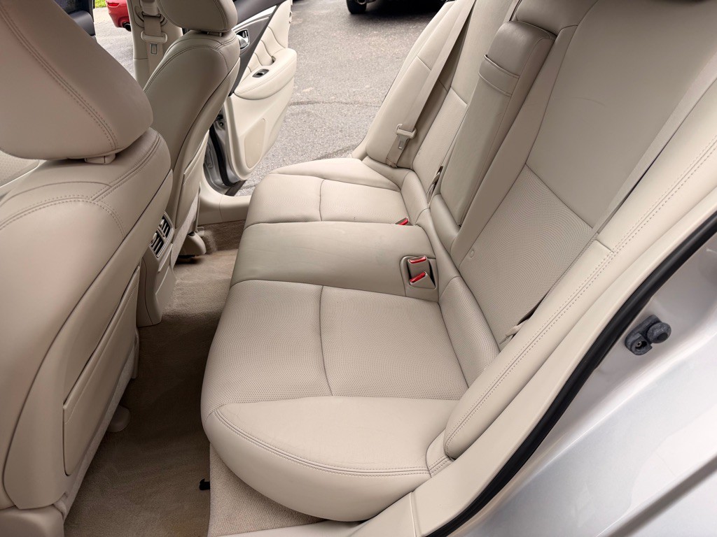 2015 INFINITI Q50 Image 12