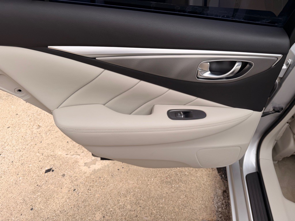 2015 INFINITI Q50 Image 13