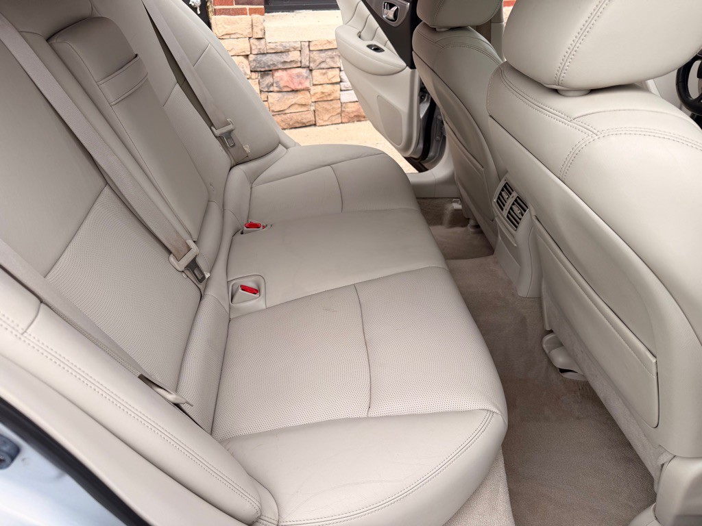 2015 INFINITI Q50 Image 14