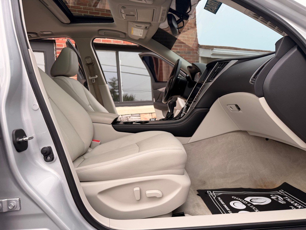 2015 INFINITI Q50 Image 17