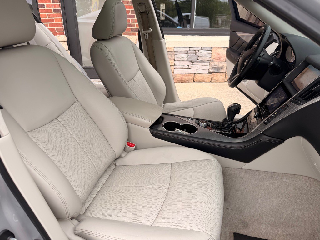 2015 INFINITI Q50 Image 18