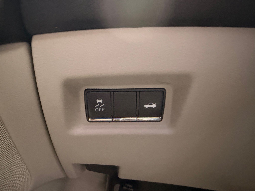 2015 INFINITI Q50 Image 24