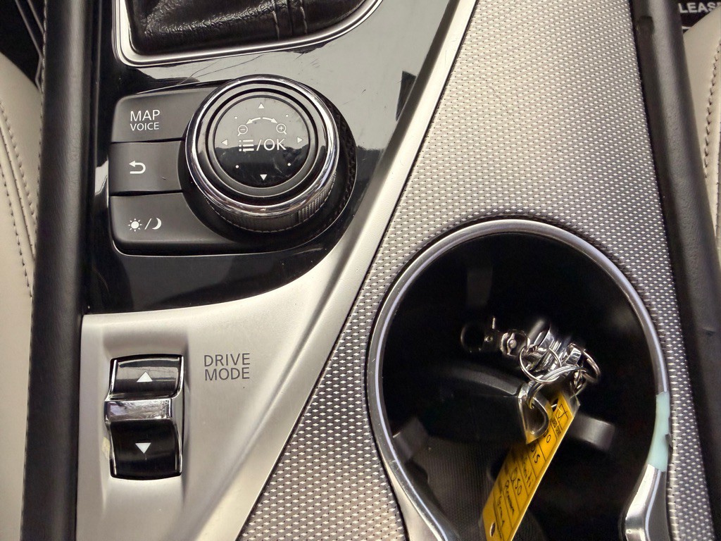 2015 INFINITI Q50 Image 30