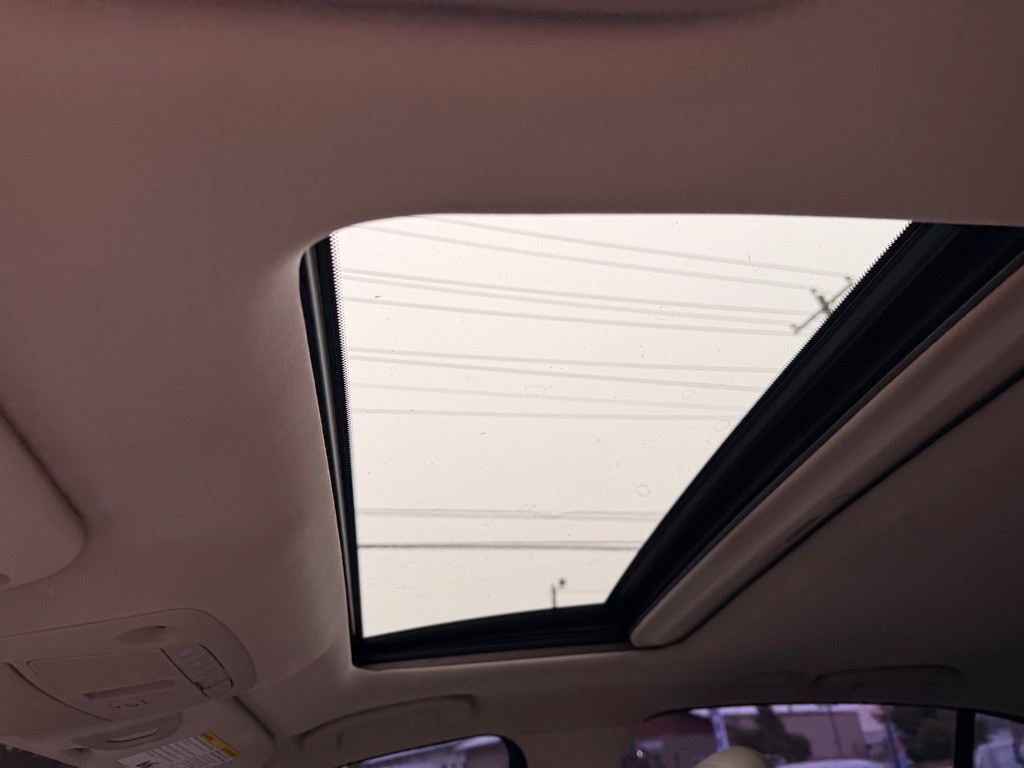 2015 INFINITI Q50 Image 32