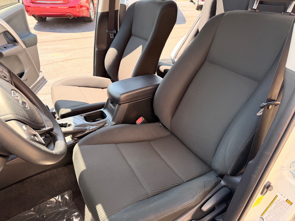 2017 Toyota Rav4 Image 10