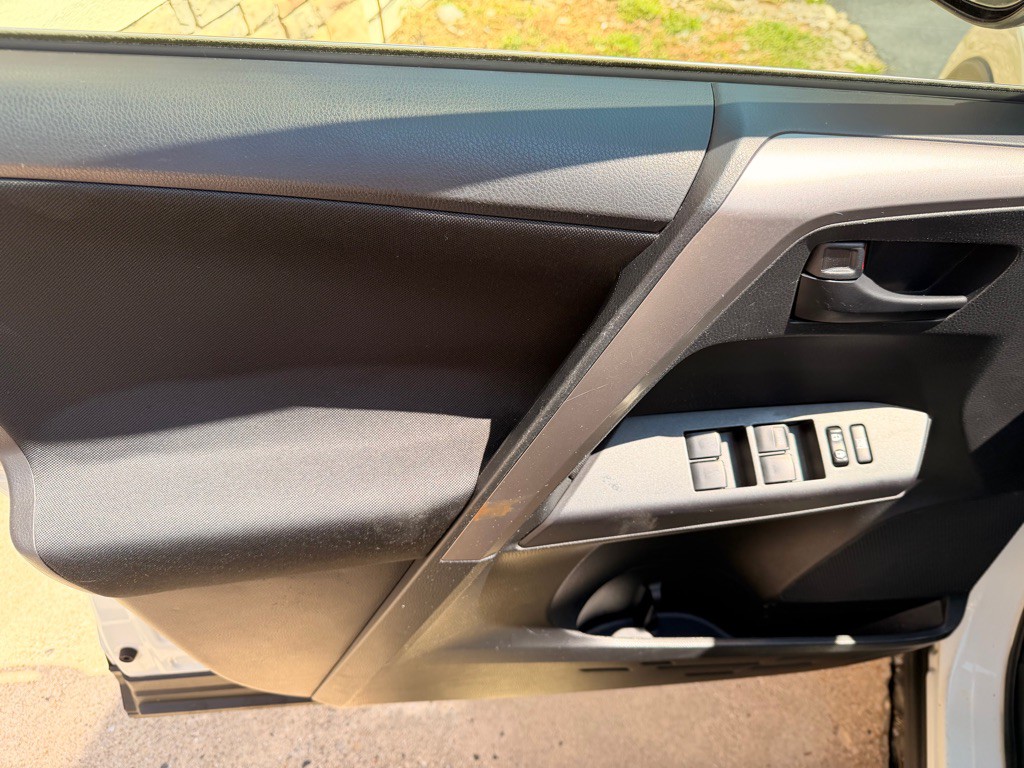 2017 Toyota Rav4 Image 11