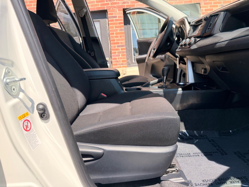 2017 Toyota Rav4 Image 16