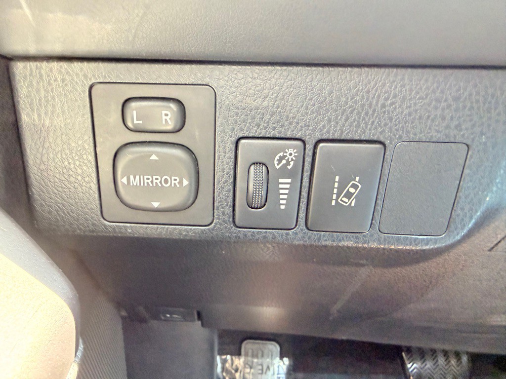 2017 Toyota Rav4 Image 21