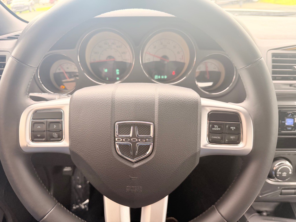 2014 Dodge Challenger Image 21