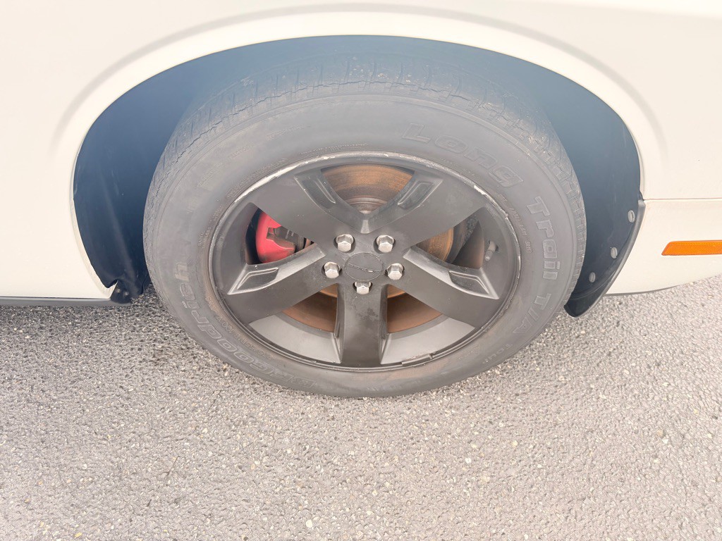2014 Dodge Challenger Image 28