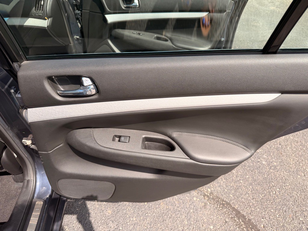 2009 INFINITI G37 Image 17