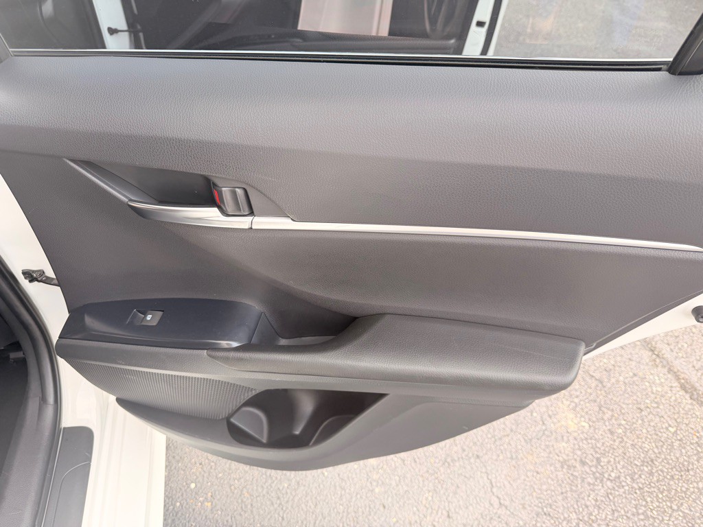 2018 Toyota Camry Image 16