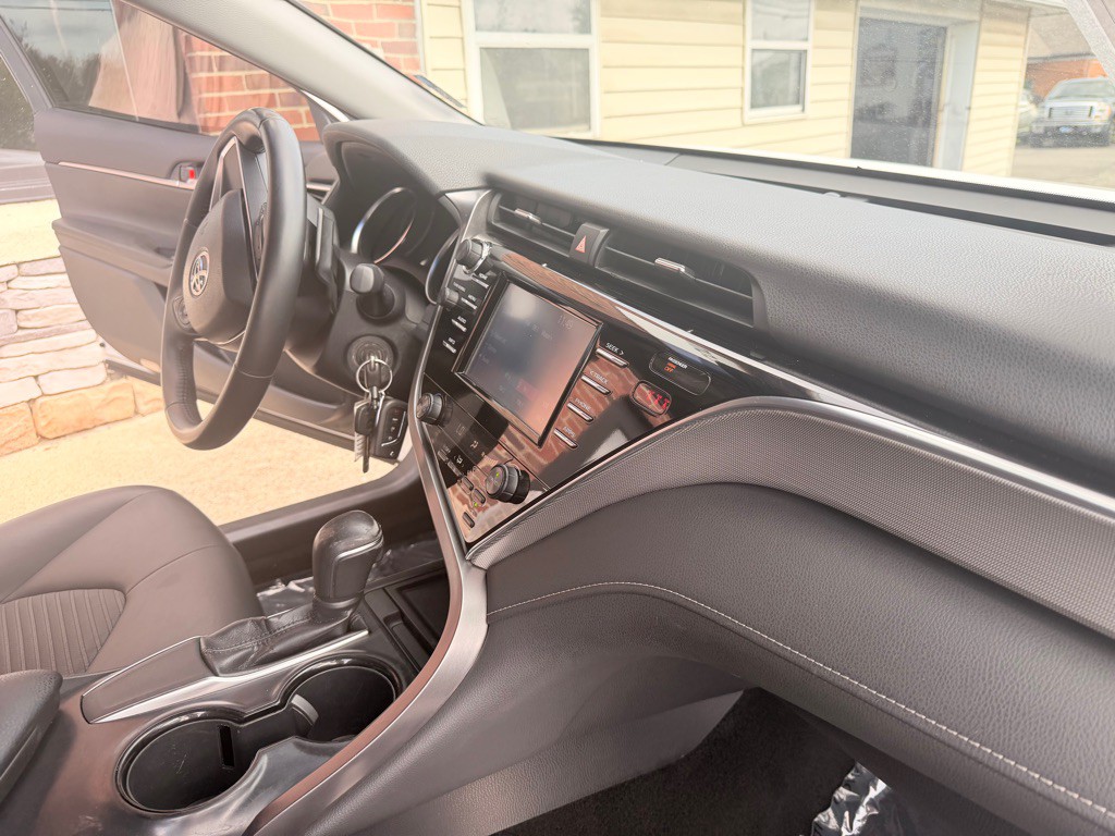 2018 Toyota Camry Image 17