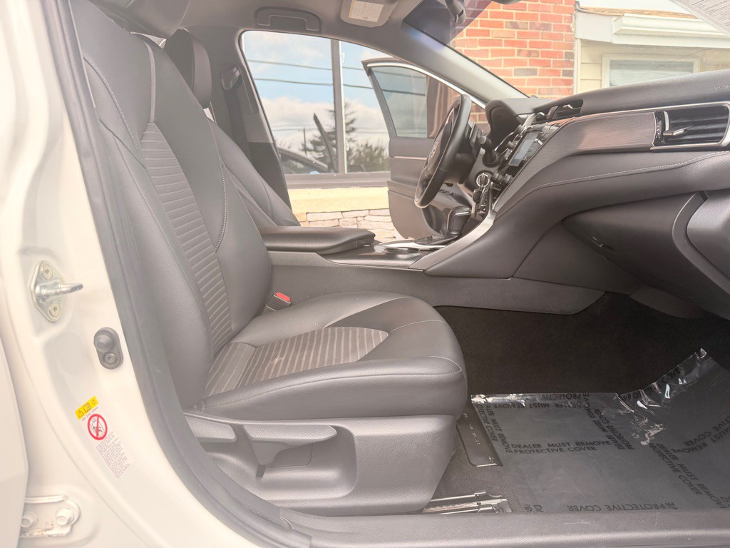 2018 Toyota Camry Image 18
