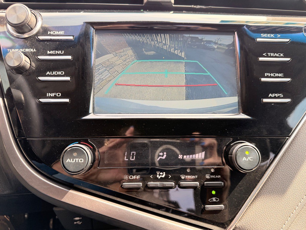 2018 Toyota Camry Image 26