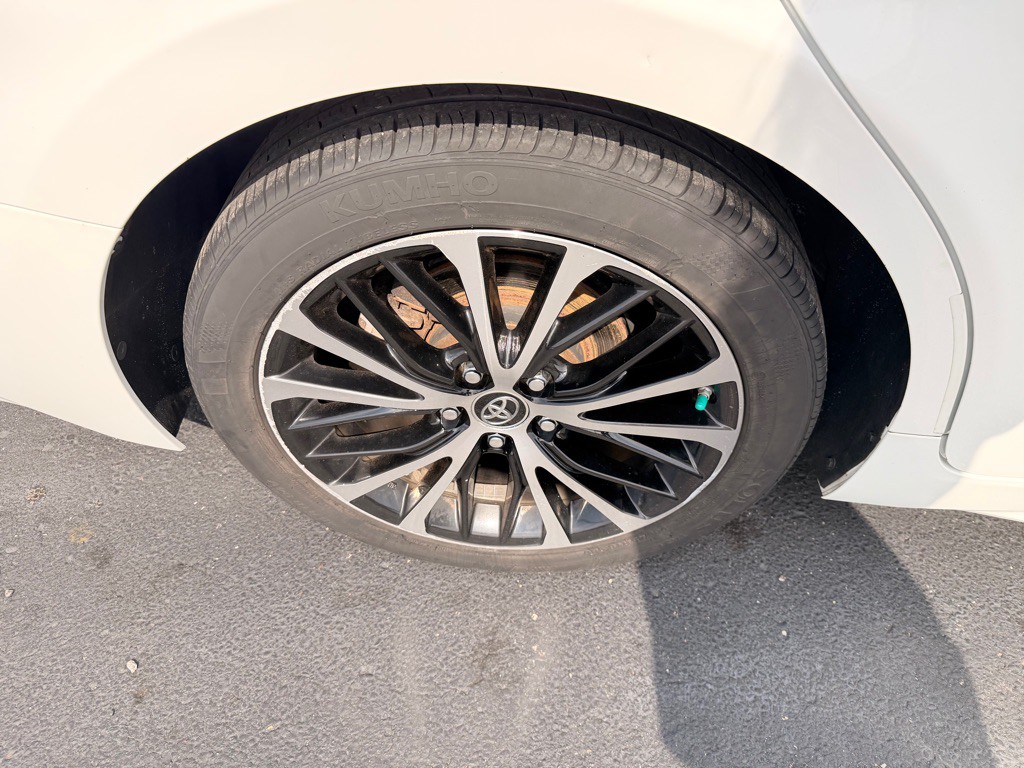 2018 Toyota Camry Image 30