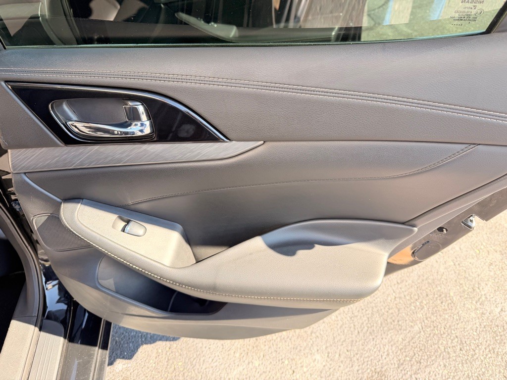 2017 Nissan Maxima Image 16