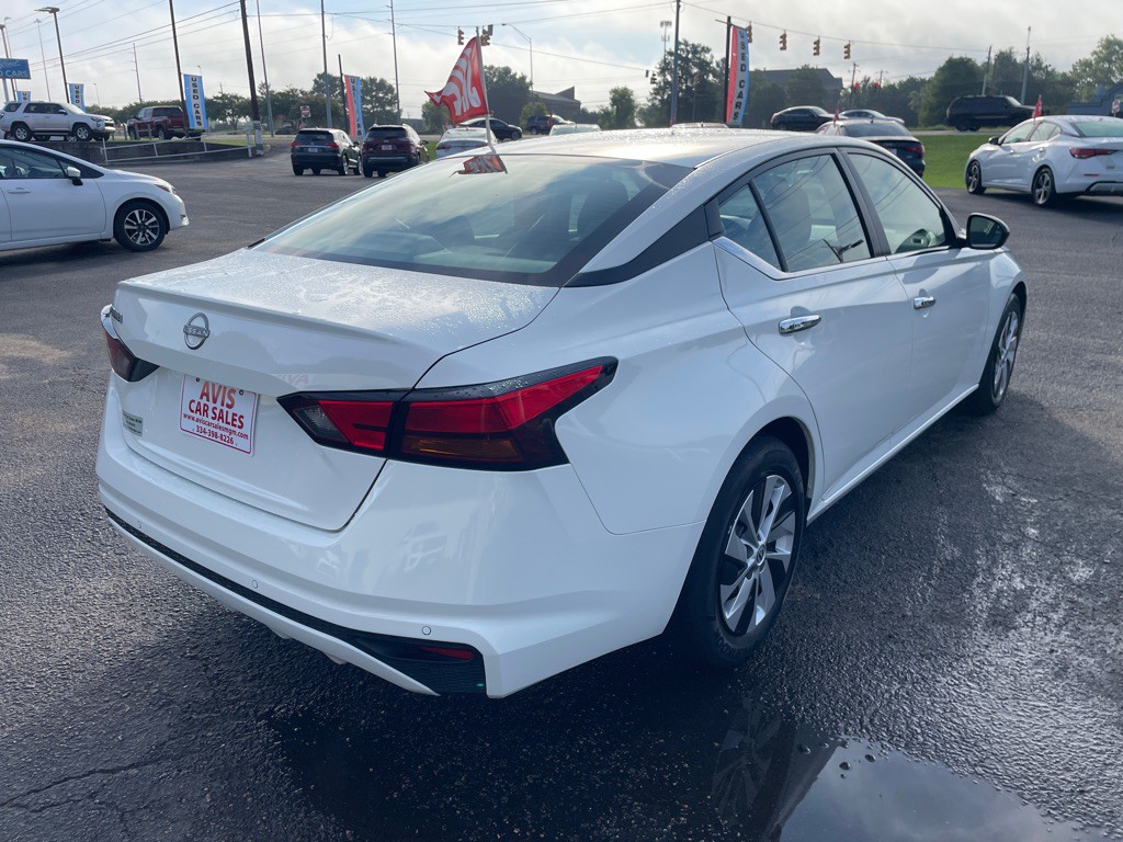 2024 Nissan Altima Image 10