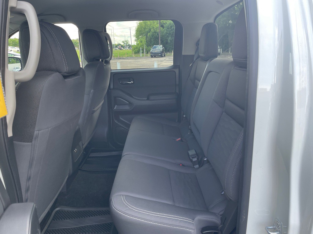 2024 Nissan Frontier Image 7