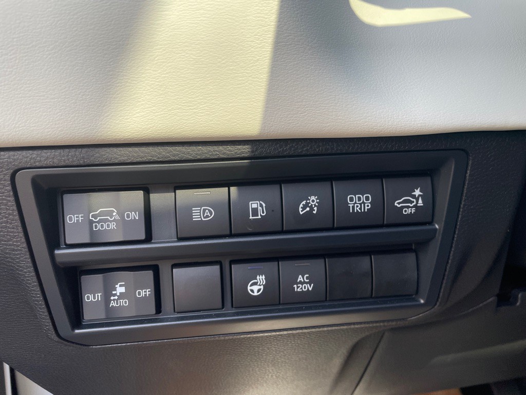 2025 Toyota Sequoia Image 18