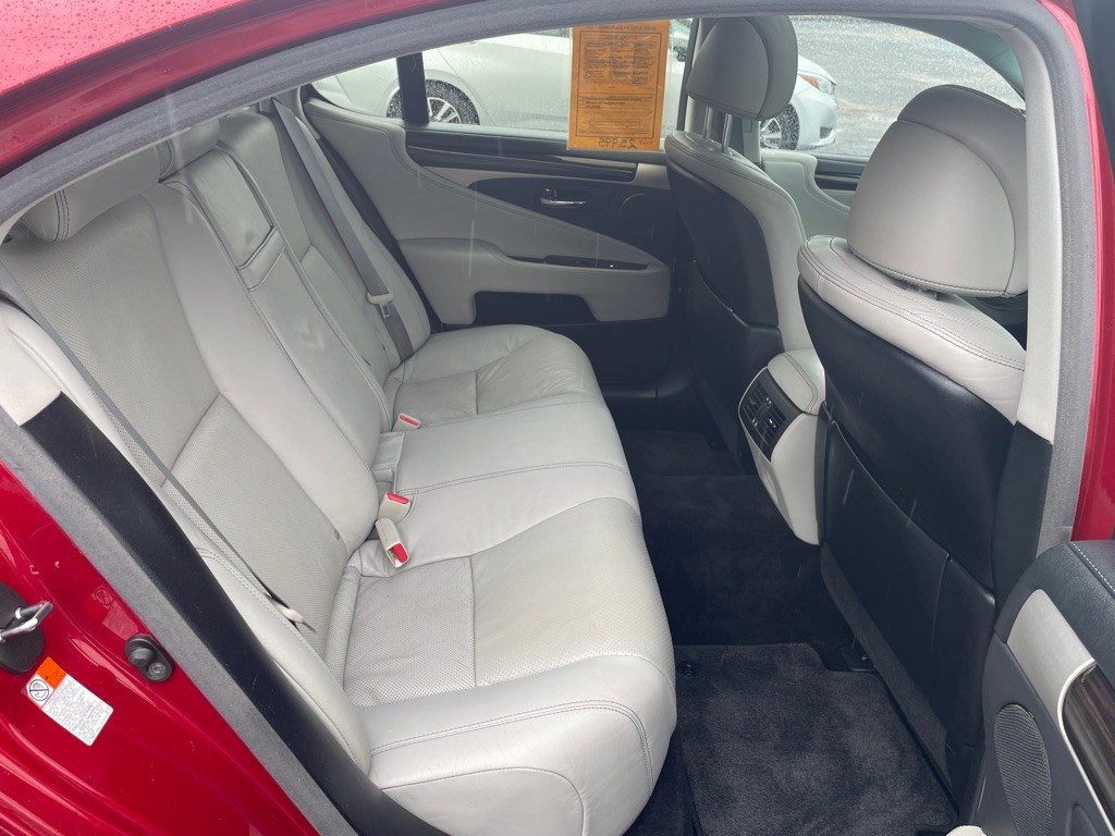 2015 Lexus LS 460 Image 14