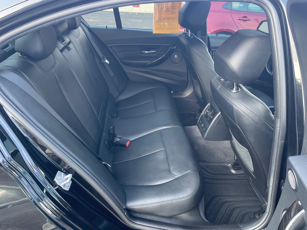 2015 BMW 3 Series Image 12