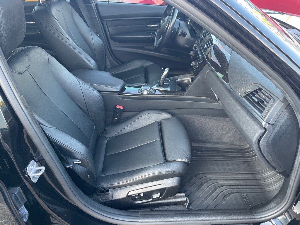 2015 BMW 3 Series Image 14