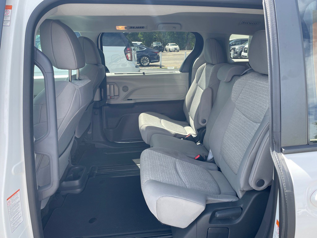 2024 Toyota Sienna Image 6