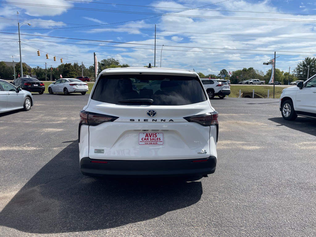 2024 Toyota Sienna Image 8