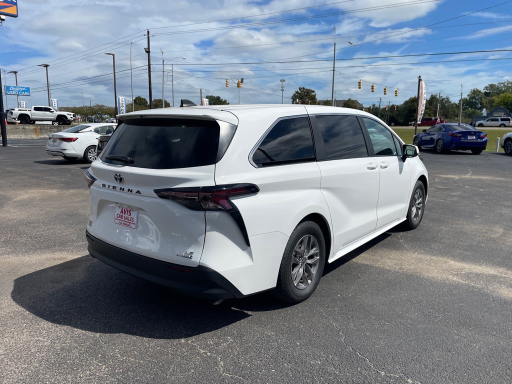 2024 Toyota Sienna Image 9