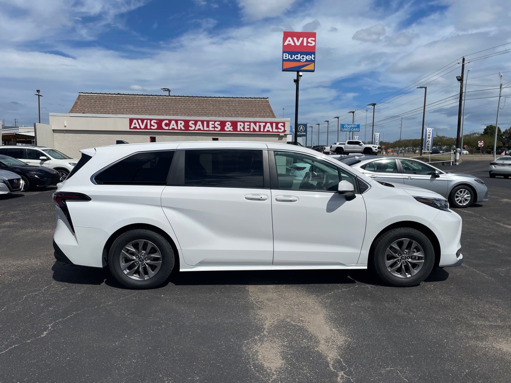 2024 Toyota Sienna Image 10