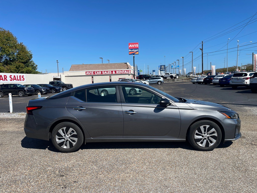 2024 Nissan Altima Image 10