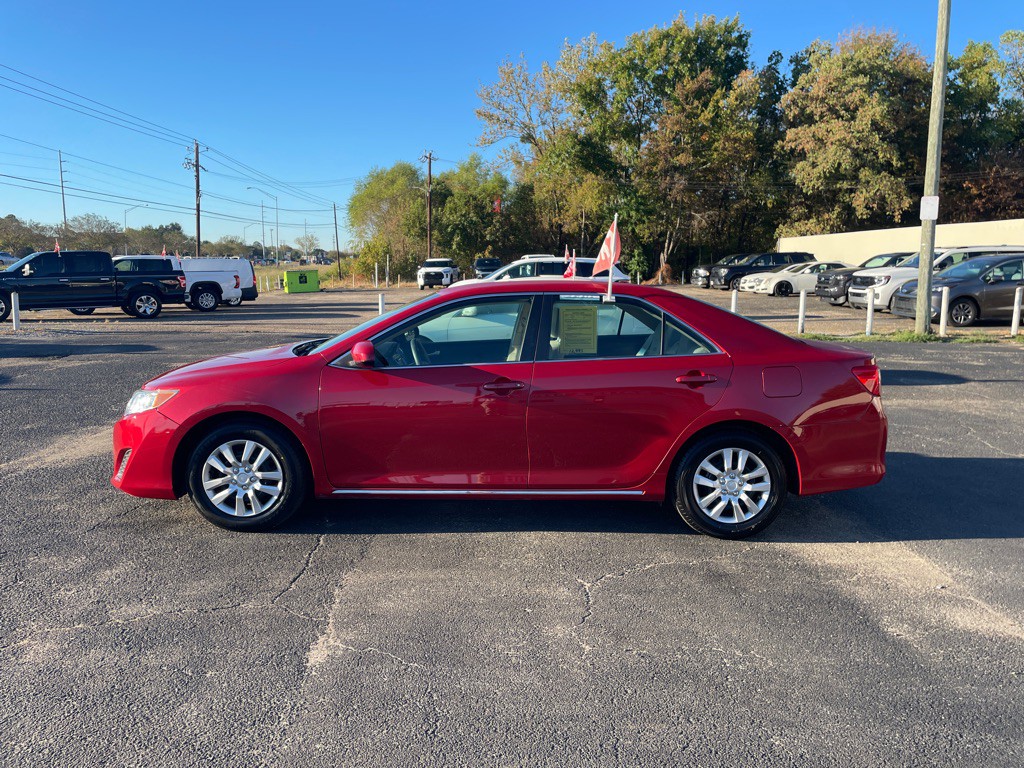 2012 Toyota Camry Image 2