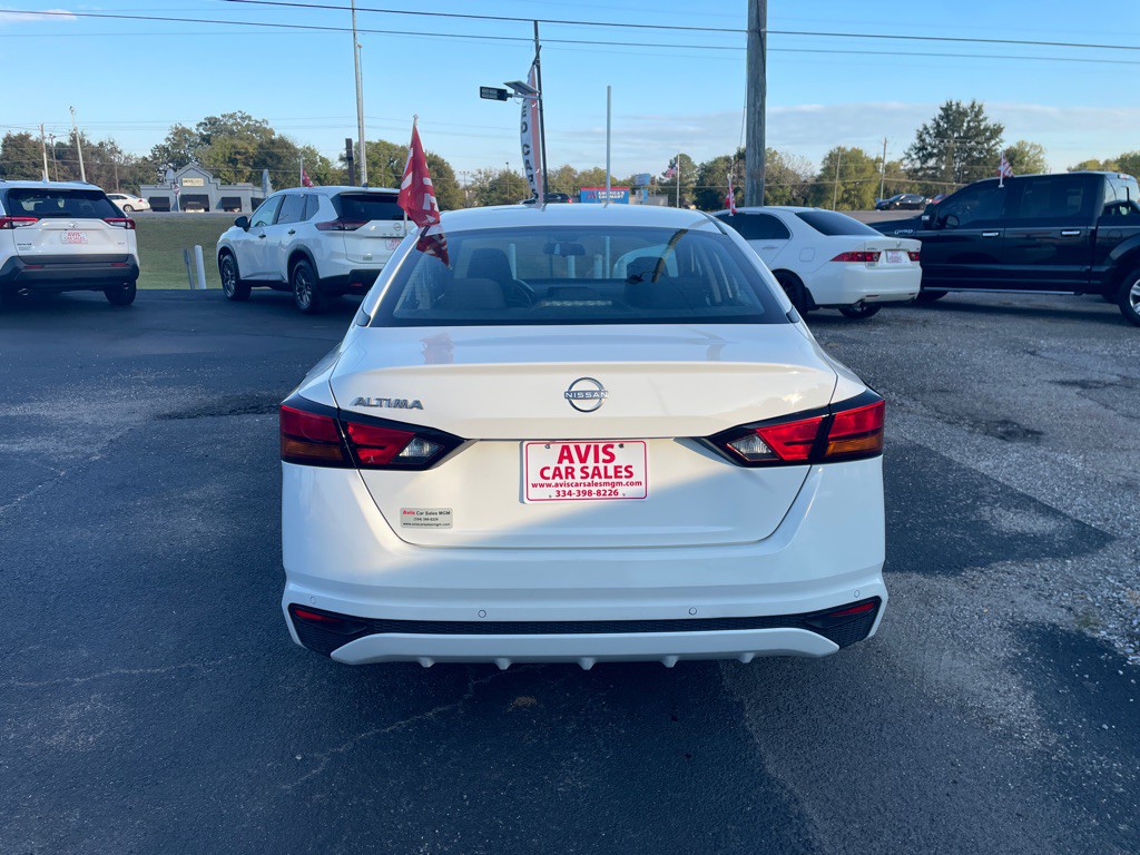 2024 Nissan Altima Image 8
